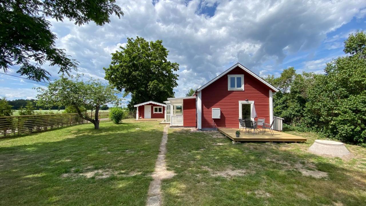Charmig, Nyrenoverat Och Fullt Utrustad Stuga. Anpassad Foer Hundar, Naera Till Naturen Och Havet. Gangavstand Till Golfbana. Kalmar Exterior foto